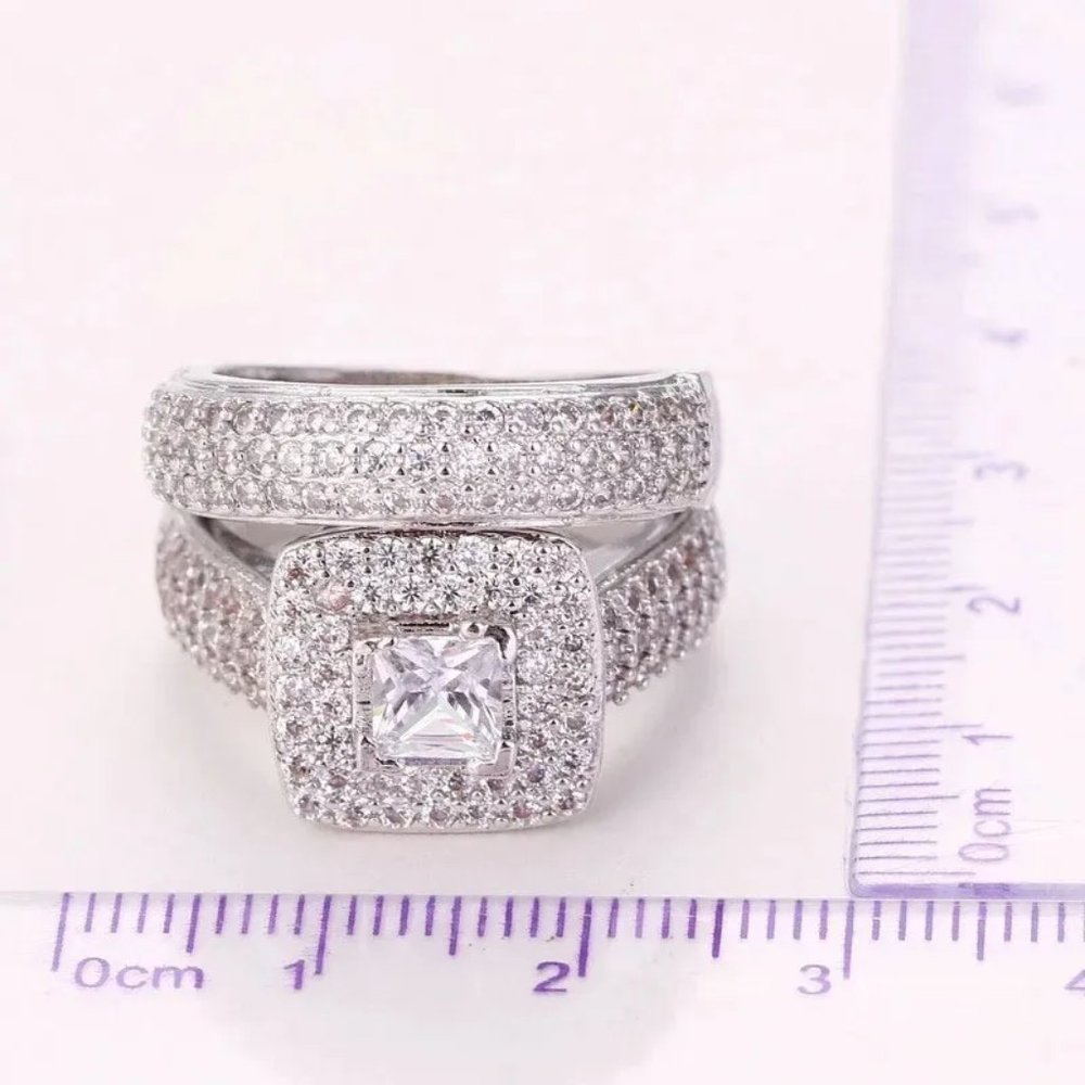 Beautiful Ladies 2PC Halo 2.5ctw Wedding Set - Picture 3 of 4